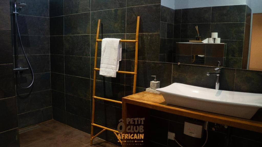 O Petit Club Africain Couette-café